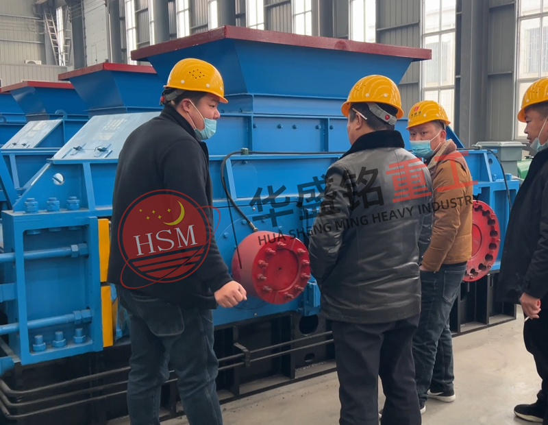 時(shí)產(chǎn)200噸瓜米石大型對(duì)輥機(jī) 時(shí)產(chǎn)200噸瓜米石大型對(duì)輥機(jī)