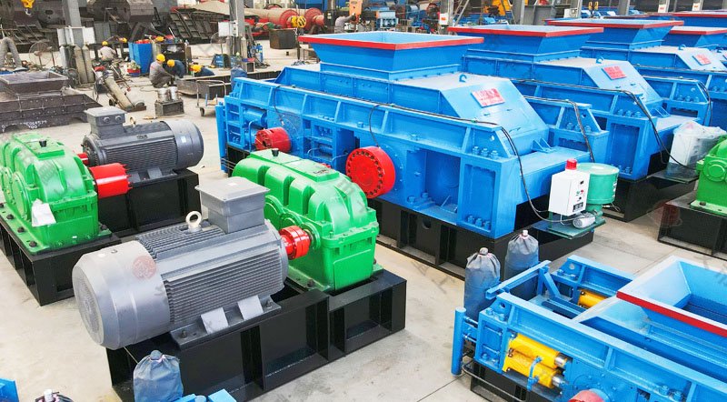 2米長(zhǎng)的鉀長(zhǎng)石制砂機(jī)一小時(shí)產(chǎn)量多少，自重多少噸